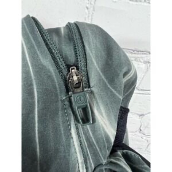 Lululemon 9" L Linerless Pace Breakers in Stroboscopic Smoked Spruce Multi - Picture 7 of 7